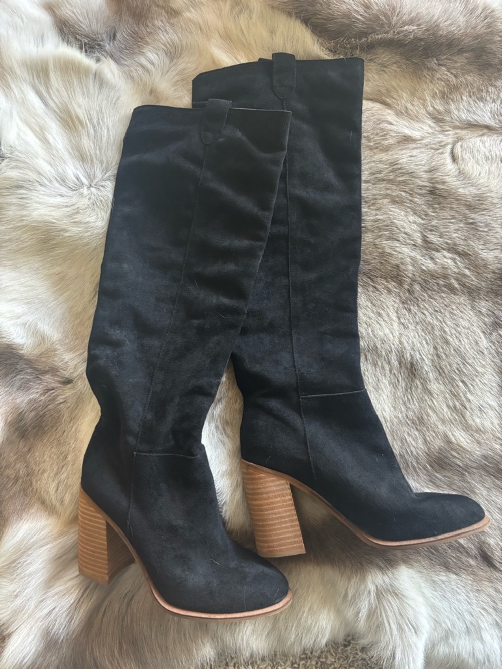 Women’s Black Suede Knee-High Block Heel Boots - Picture 5 of 8